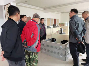 河南省建設(shè)廳科技與標(biāo)準(zhǔn)處康處長(zhǎng)、河南省建筑協(xié)會(huì)段秘書長(zhǎng)、河南省建筑科學(xué)研究院黃工等一行蒞臨考察